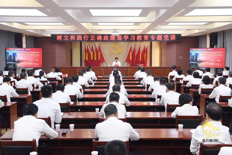 杨金泉在秦州区讲授树立和践行正确政绩观学习教育专题党课